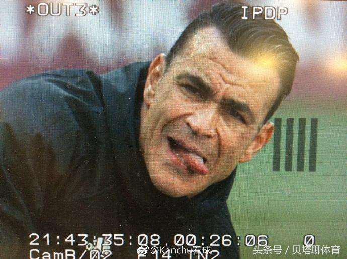 足坛惹怒裁判,顶级足球明星怒怼裁判