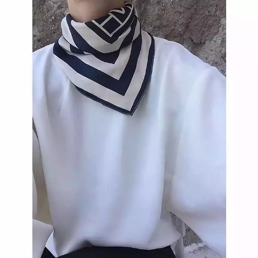 看球怎么穿好看,看球穿搭足球女生