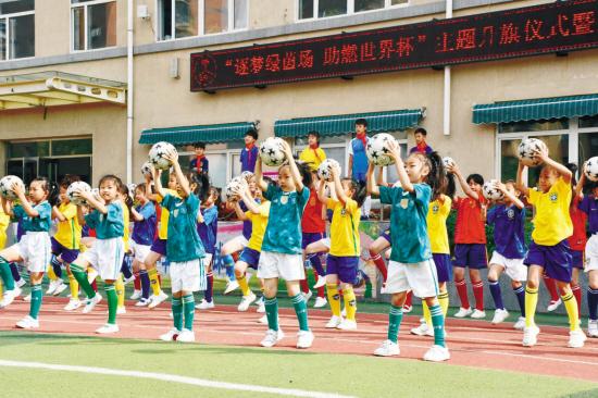 沈阳市小孩足球视频,沈阳足球小孩踢人视频