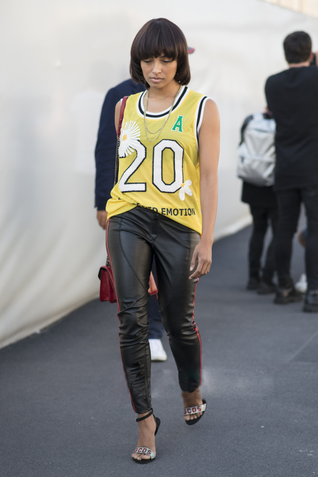 为了捍卫女性的尊严和魅力，穿套Fashion运动装来看世界杯！