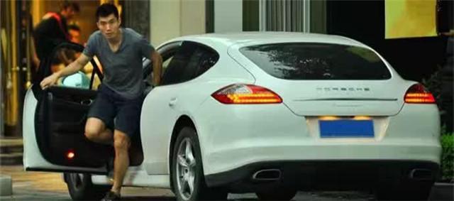 输球不输车，男足虽然没进世界杯，但座驾一个比一个豪华！