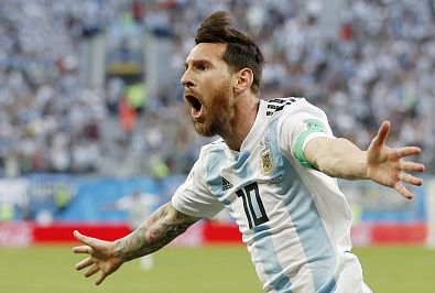 确认过，这些萌子们的足球天赋已得球星老爸们的真传！你更看好哪位萌娃的球技？