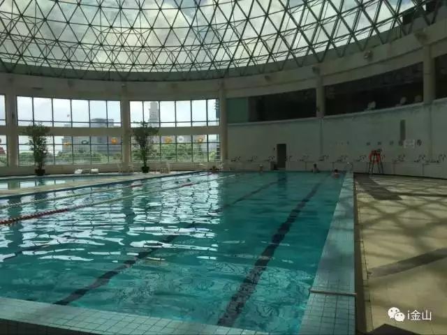 上海地区哪里有比较好的游泳场地,探访上海夏季游泳馆