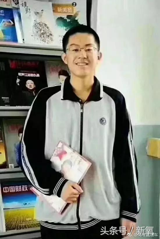 看了易烊千玺演唱会后的反应,易烊千玺喜欢宋祖儿吗