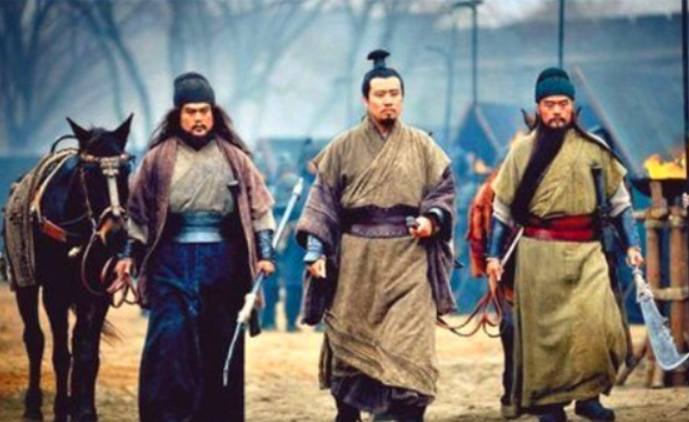 关羽和夏侯惇交战谁的级别高,关羽刮骨疗毒对比夏侯惇更狠