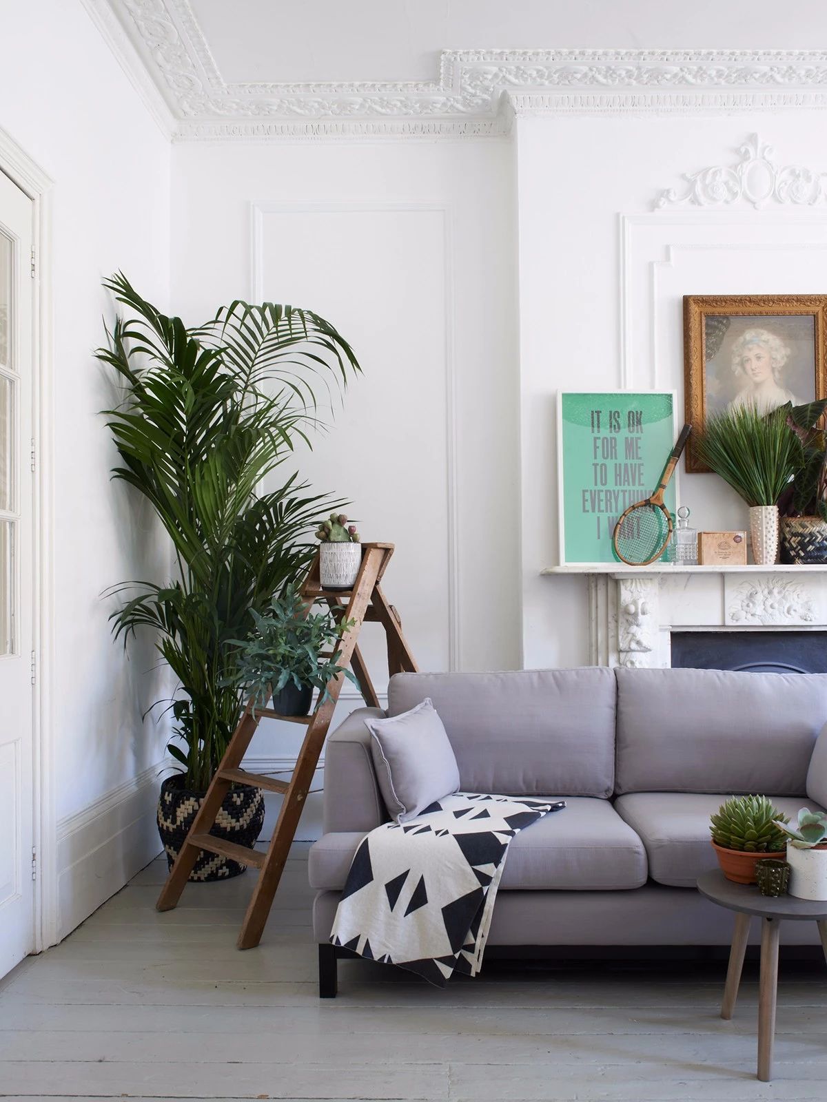 没有茶几有必要放地毯吗,客厅空间不大用什么茶几