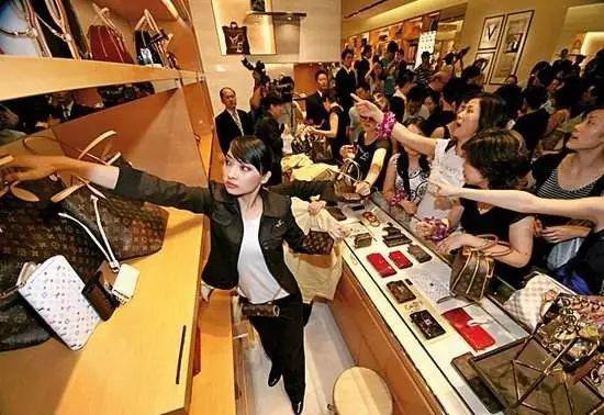 怎么去二手奢侈品店鉴别包真假,如何鉴定二手奢侈品包