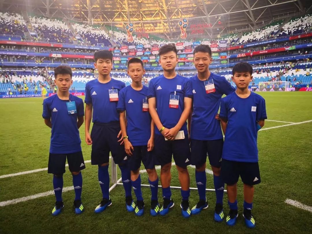 松山湖两名足球小将亮相世界杯，与内马尔、厄齐尔等球星面对面！