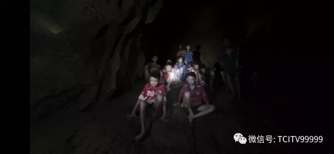 泰国少年足球队被困洞穴整整18天,泰国足球队被困山洞14天