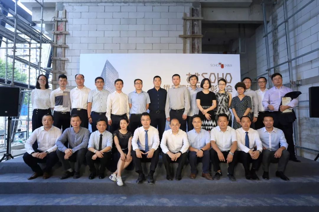 感谢每一位建设工厂的员工,感谢每一个建设中国的中国人英语