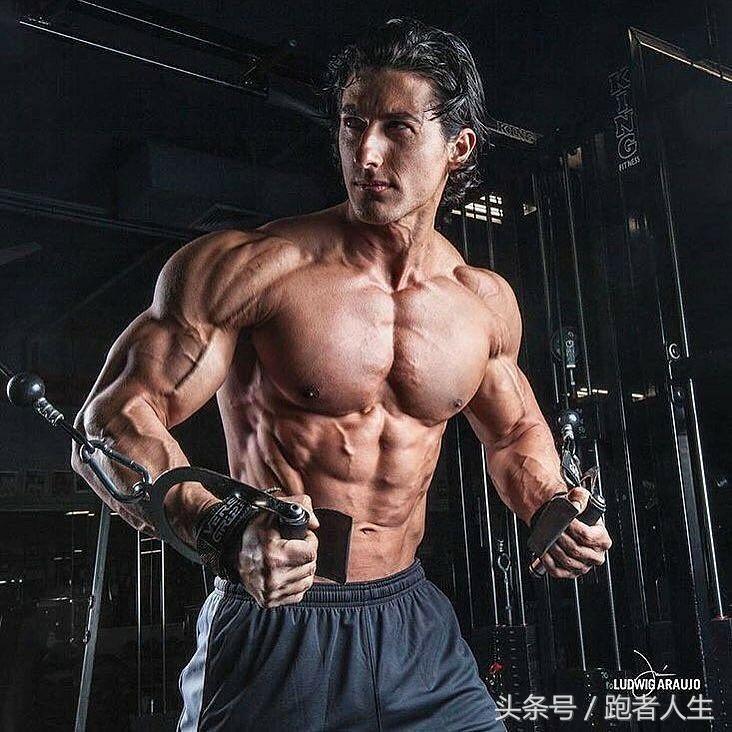 早上喝一杯水就能减肥,早上起来喝一杯水利于减肥