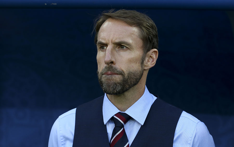 鍐犲啗瓒崇悆鐗╄2鐮磋В,鍒樿鐔欏鑻辨牸鍏颁笌鐟炲吀棰勬祴