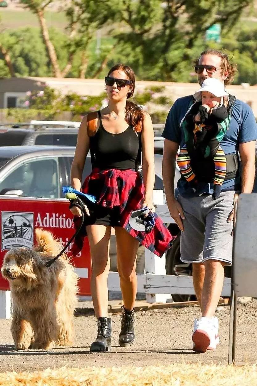 想不到总裁C罗输给了这个男人！其交往5年的超模女友被他拿下了