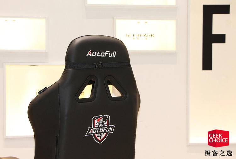 坐着看球累吗？或许你可以试试这把世界杯主题款电竞椅