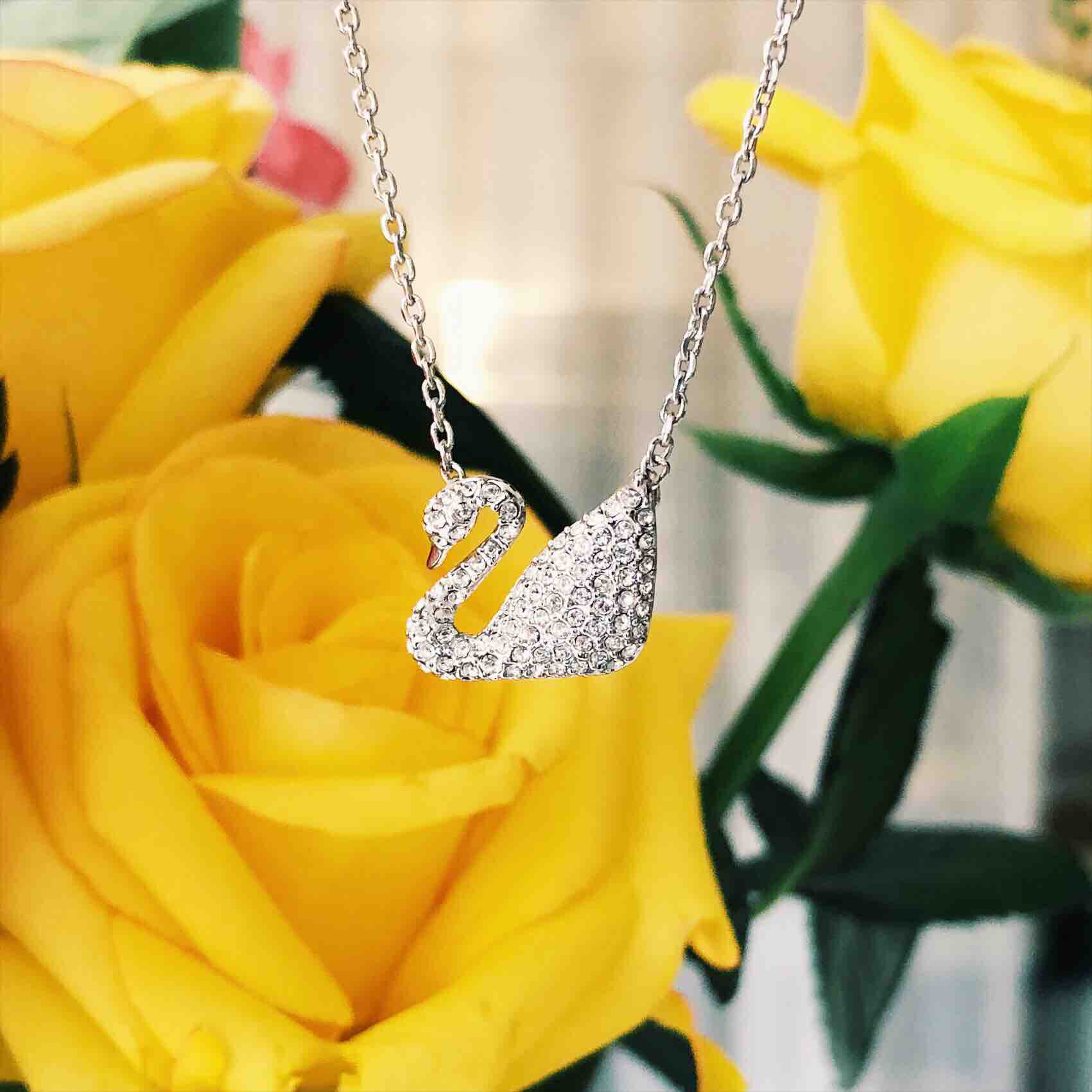 施华洛红天鹅项链好看吗,施华洛奇项链白天鹅