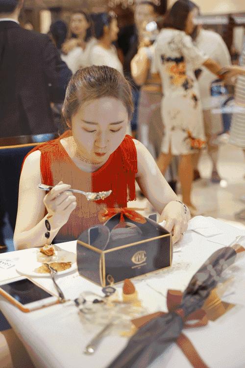 一开业就火爆,lv第一家甜品店