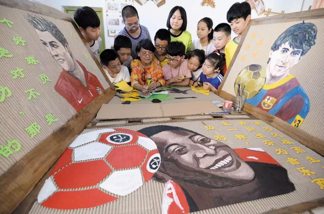 足球的艺术性和实用,足球的艺术创意