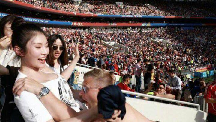 徐冬冬和陈奕迅,徐冬冬世界杯看足球