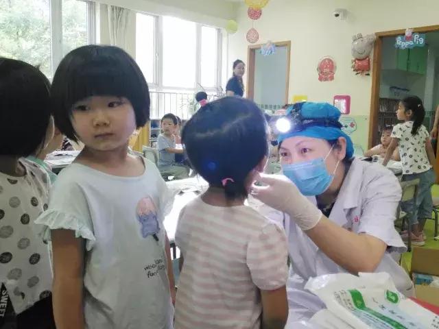 下夜班不休息，跑去幼儿园？看看顺义区医院口腔科医生都在忙什么