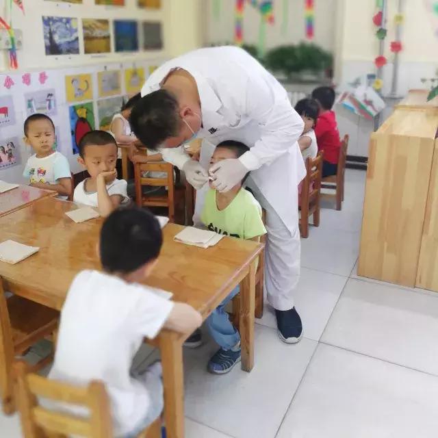 下夜班不休息，跑去幼儿园？看看顺义区医院口腔科医生都在忙什么