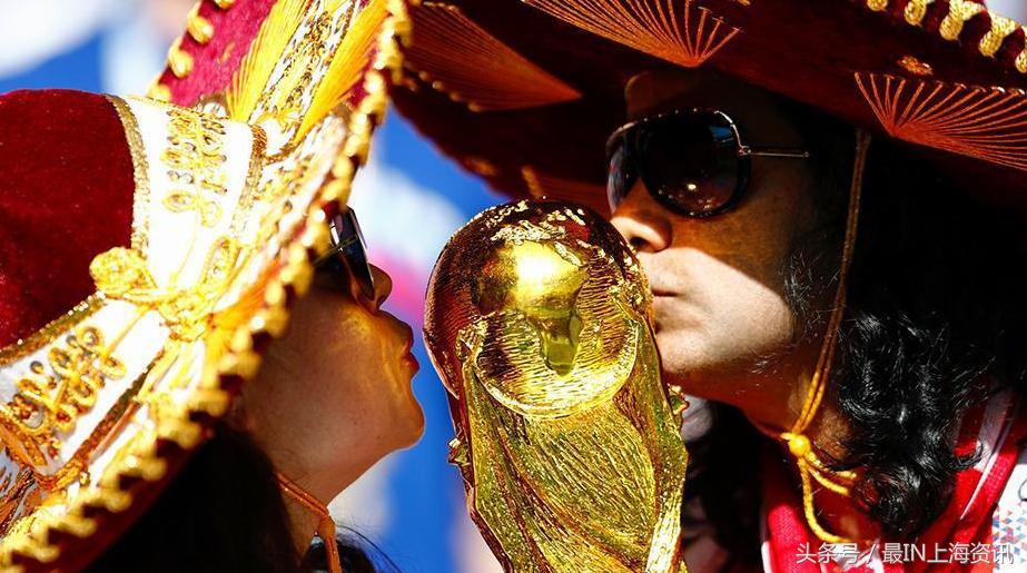 世界杯球迷激情庆祝瞬间,这届的球迷有多疯狂