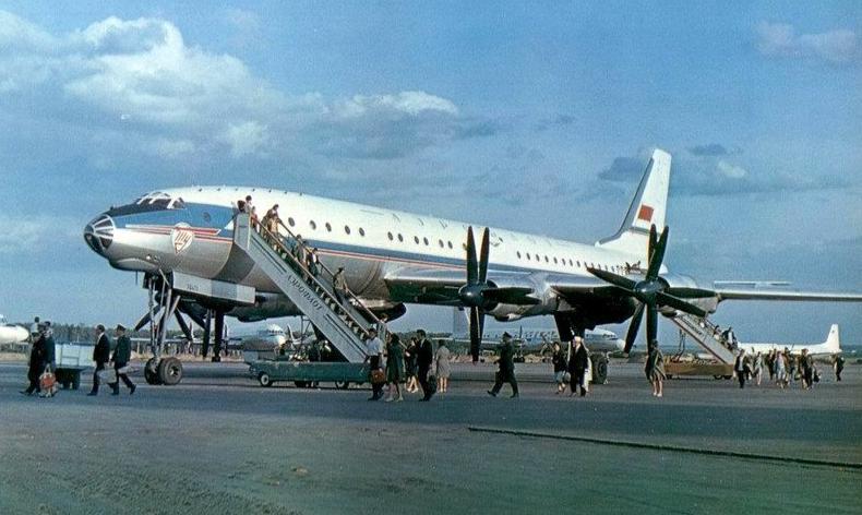 第一架载人登月宇宙飞船,超级彩虹鱼运输机