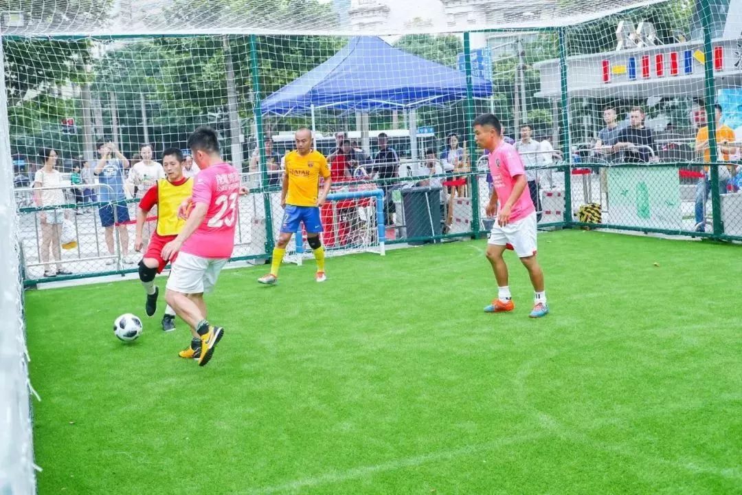 铁笼足球比赛完整视频,三人铁笼对抗赛完整版