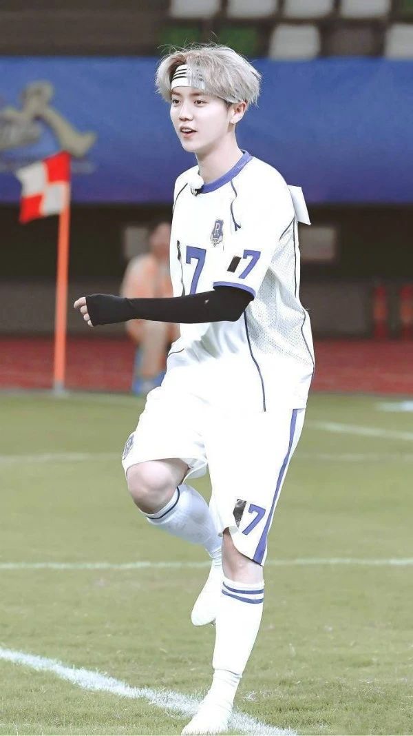 鹿晗足球时刻,鹿晗的足球表现如何