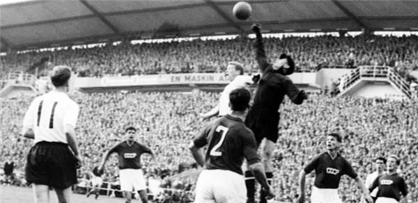 足坛三人最佳梅西内马尔c罗,足球最佳阵容梅西c罗罗本