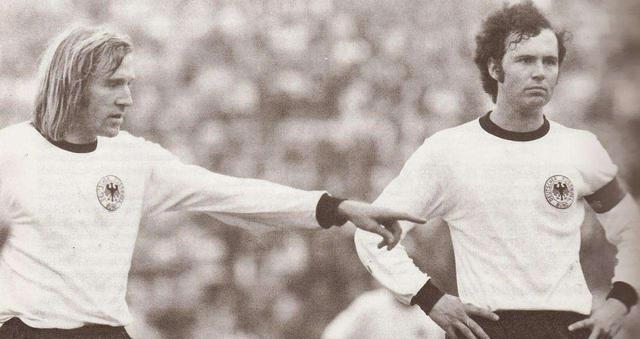 足坛三人最佳梅西内马尔c罗,足球最佳阵容梅西c罗罗本