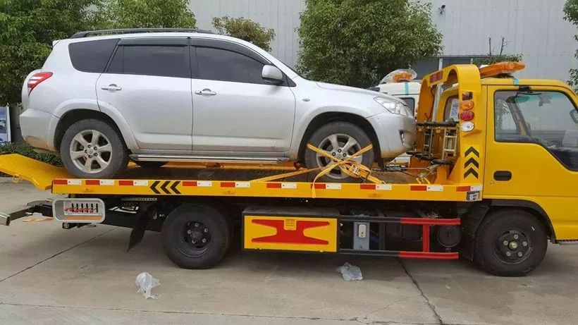 遇到下冰雹时怎样才能保护好车,冰雹砸车后小坑怎么报保险公司