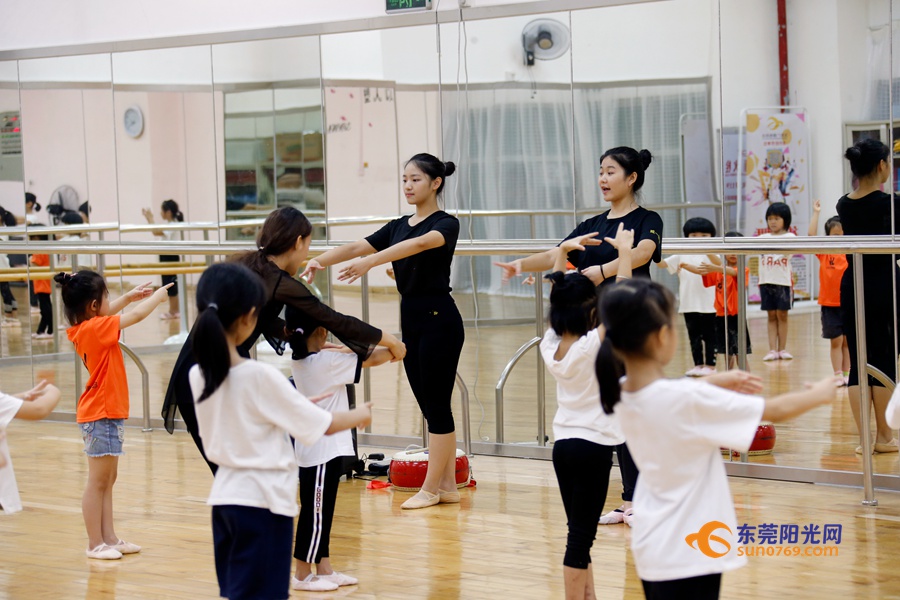 小孩学习父母要陪着一起学习吗,东莞儿童暑假培训