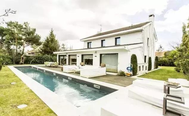 梅西c罗姆巴佩内马尔身价图,c罗内马尔梅西姆巴佩的豪宅