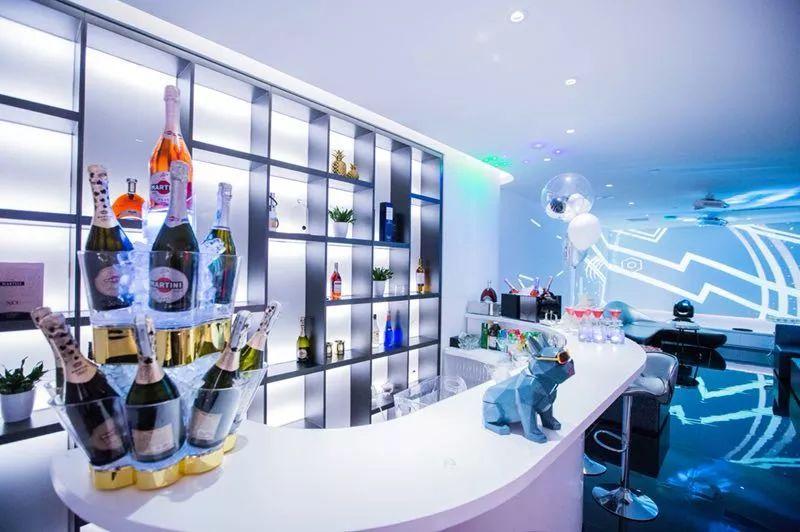 边吃宵夜边看世界杯,边吃烧烤边看球赛成都