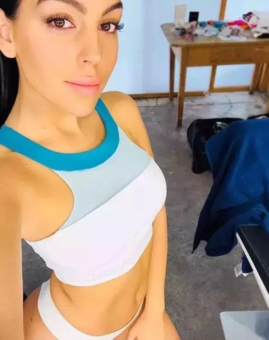 法国队身价过亿的两个人,法国队球员老婆