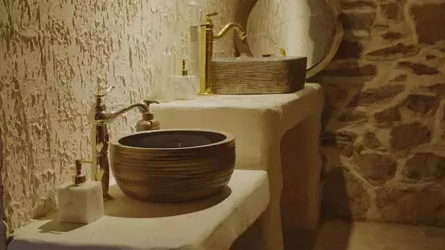 卖掉大城市一套的房子回小城市,卖掉一线城市房子去大理开民宿