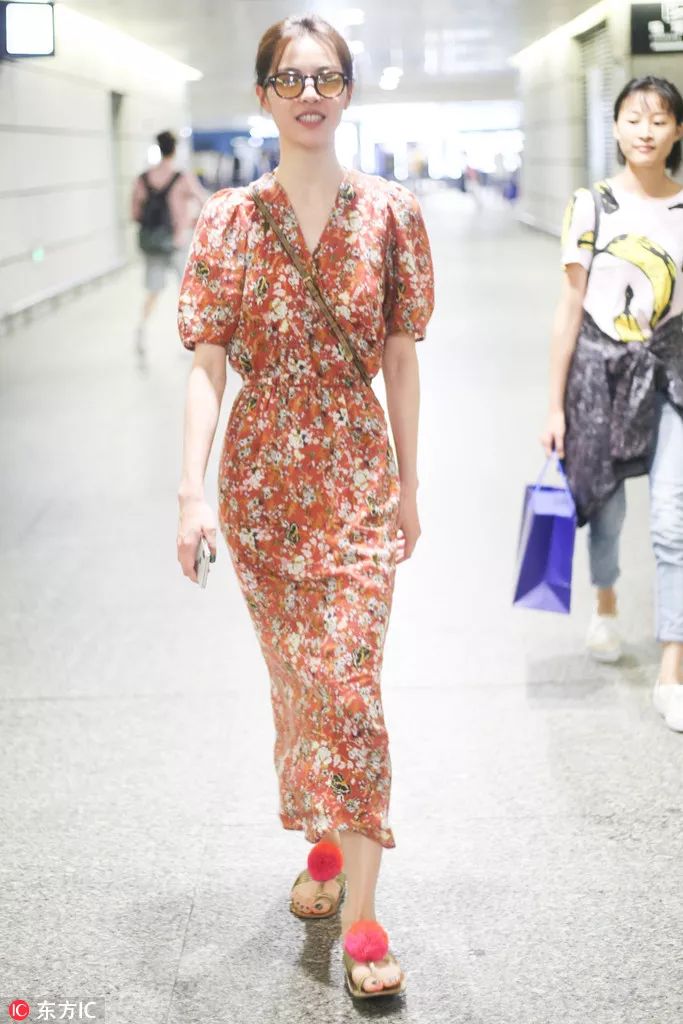 又到了该买衣服包包鞋子的时候,又到了穿凉鞋的季节了