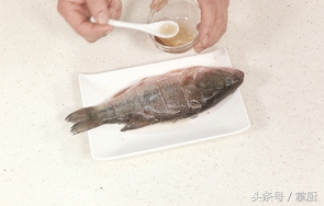 烤鱼只要方法正宗,烤鱼用炭火烤教程