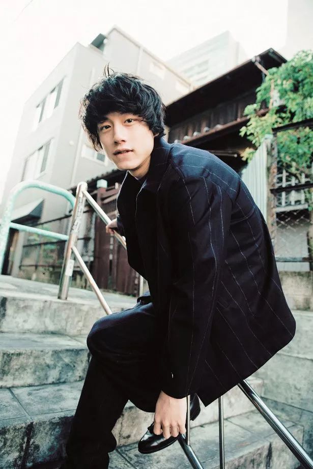 男生海边拍照如何摆pose,双人男生拍照pose姿势大全