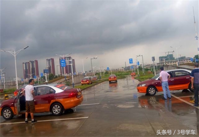 下雨天考驾照科目三会受影响吗,下雨天科目三开雨刷怎么靠边停车