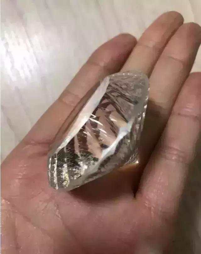 假货大王自称身家超王健林，拥有世界上最大的珠宝王国