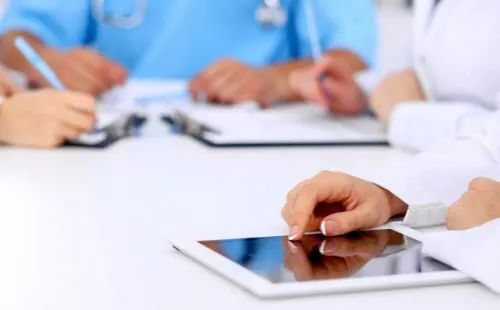 甲状腺结节要做手术是不是很严重,甲状腺结节做手术是切掉甲状腺吗