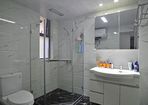 装卫浴门要关注什么,卫生间适合安装怎样的卫浴