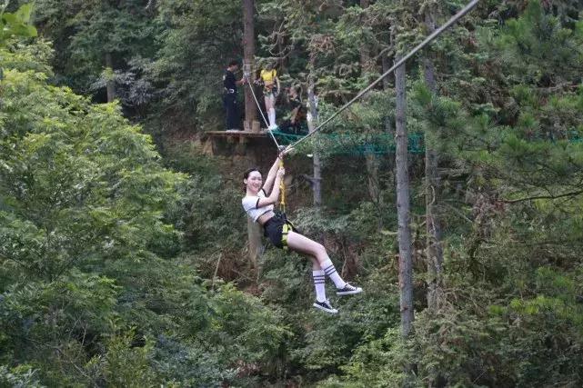 企鹅星主播化身足球宝贝天岳飞龙体验刺激飞跃之旅