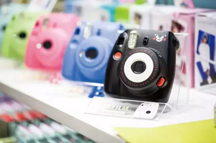 我那爱拍照的女友已经有了iPhoneX，为什么还想要个拍立得？