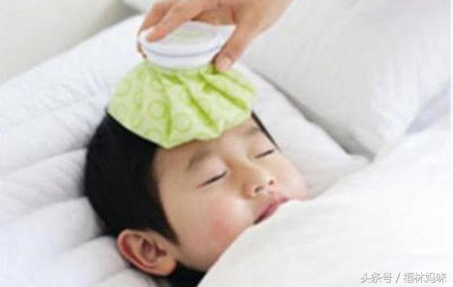 发烧额头敷毛巾好还是贴退热贴好,小孩半夜发烧是散热还是捂热