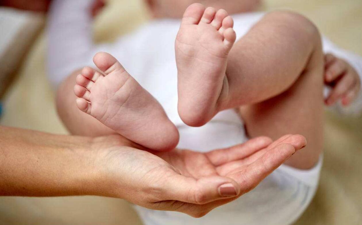 顺产挤压了脑袋有好处吗,顺产产道挤压对胎儿真的有好处吗