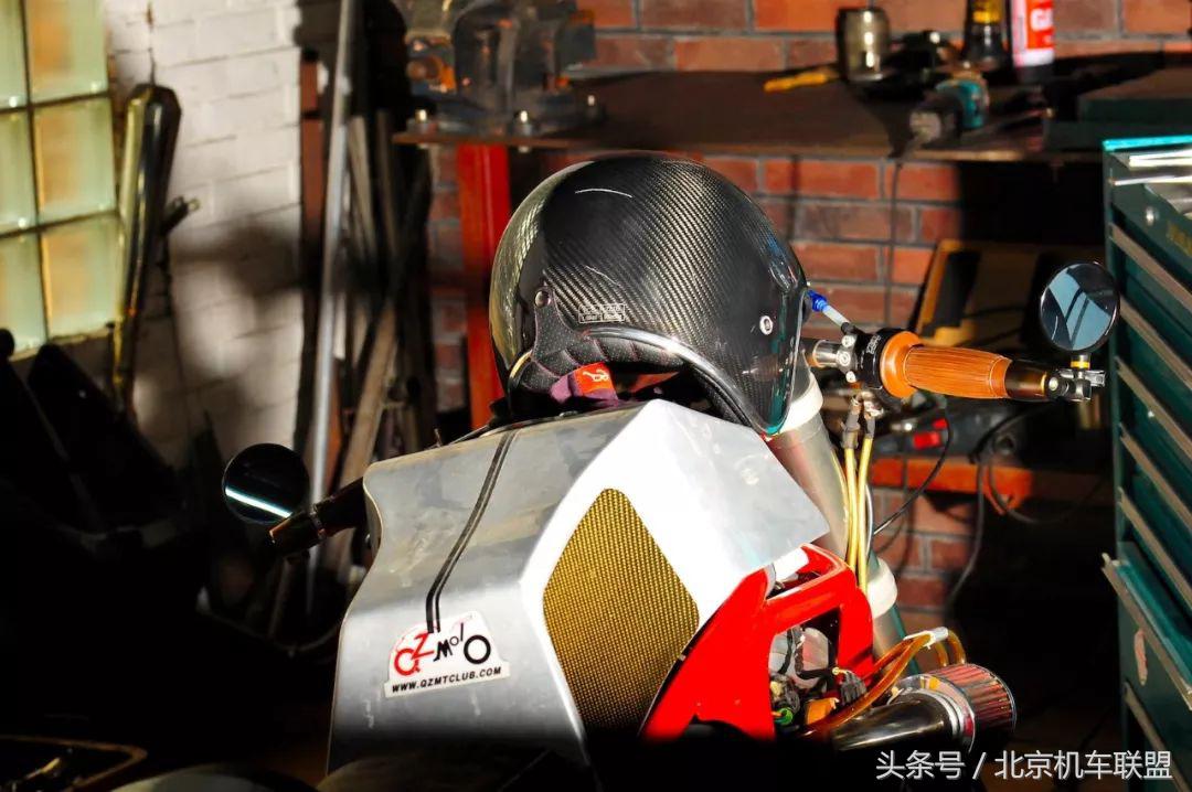 TORC碳纤复古盔确实有点不一样、材质、做工都不错、颜值也可以