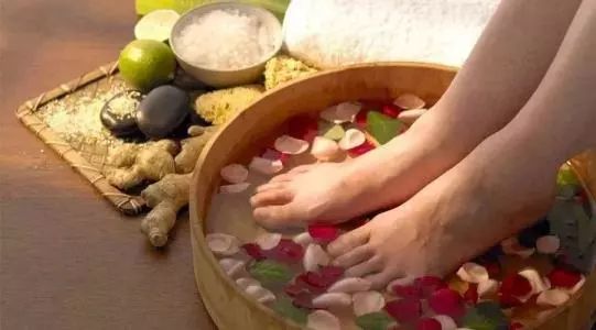 三伏天逼出身体的寒气,三伏天不觉得热是什么病