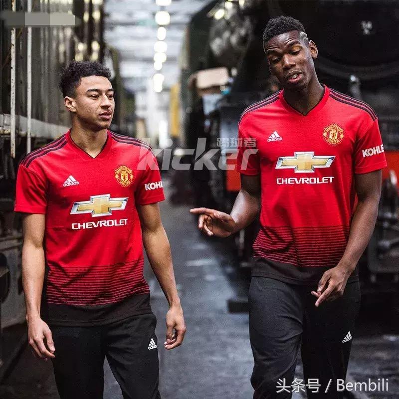 曼联发布c罗身穿主场球衣照,曼联vs布伦特主场球衣